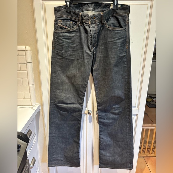 Diesel Men's Jeans size 33 x 34 like new made in Italy - Picture 1 of 11